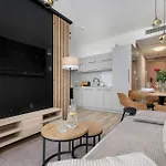 Art - W Mielnie Z Widokiem Na Jezioro, Parkingiem I Basenem Sezonowym By Renters Apartman Mielno