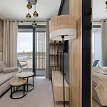 Apartman Art - W Mielnie Z Widokiem Na Jezioro, Parkingiem I Basenem Sezonowym By Renters