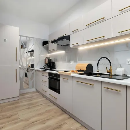 Apartman Art - W Mielnie Z Widokiem Na Jezioro, Parkingiem I Basenem Sezonowym By Renters